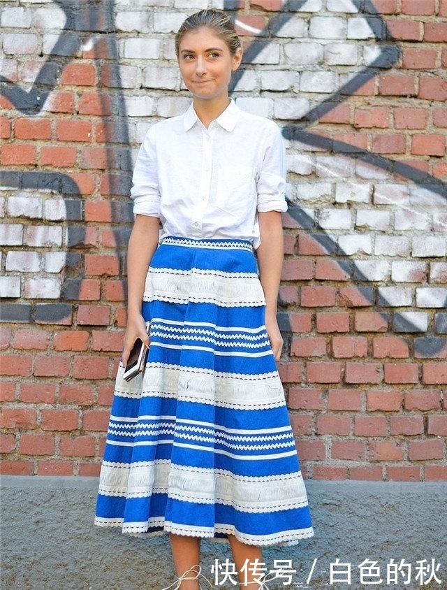 高级|女人想要高级得体怎么穿?“蓝色+白色”,最值得借鉴的穿搭解析