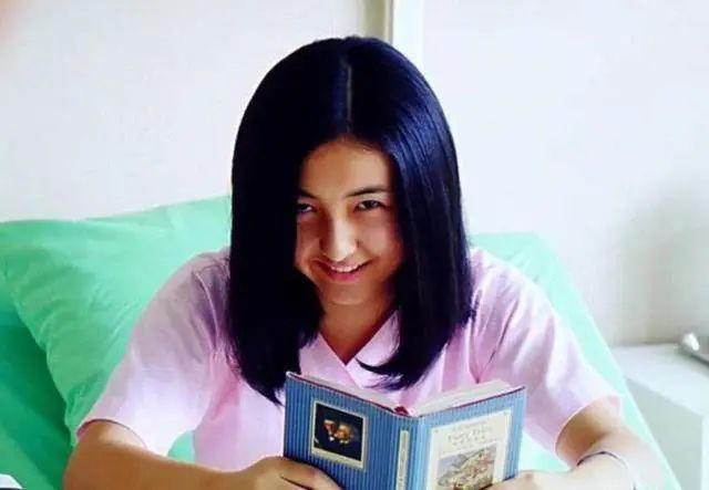 令人难忘|《唐山大地震》里那个令人难忘的小女孩，现在怎么样了？