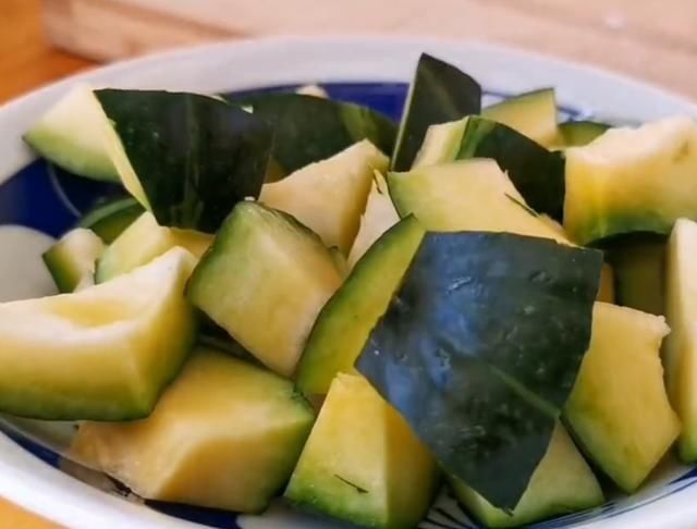 土豆|土豆别直接炒着吃,教你新吃法,加一个南瓜,上桌连汤汁都不剩