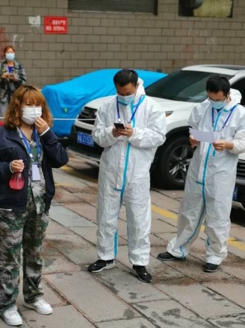 不容|来之不易 不容忘记