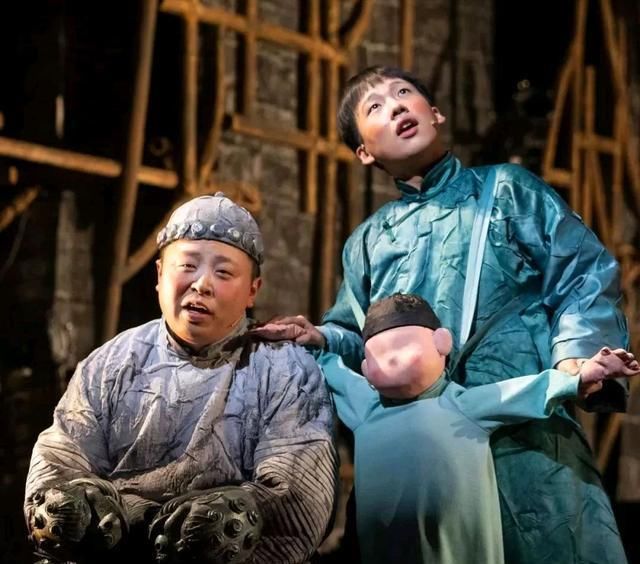 常客|郭麒麟：不拼爹，综艺营业，热搜常客，宝藏男孩为何这样“红”？