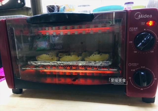  香甜|懒人版榴莲酥做法，实在太简单了，皮焦香酥脆馅香甜，比买的好吃