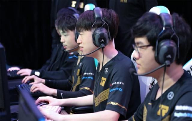  回来|离开RNG的女主持又回来了？曾指责战队存在问题，如今粉丝不想要