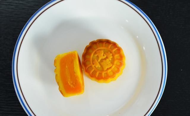 流心|中秋吃月饼就选这5种!颜值味道俱全,你吃过椰奶月饼吗?