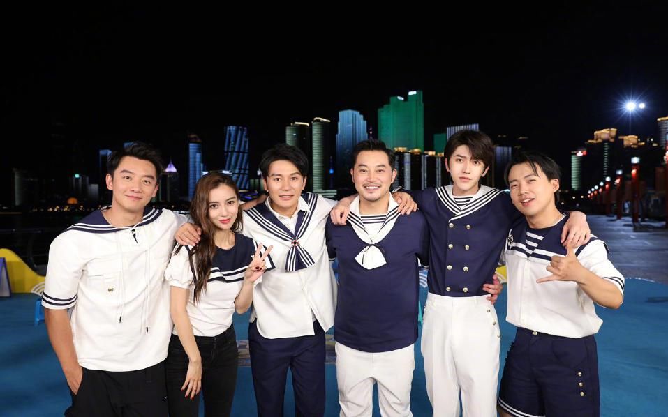  嘲笑|李晨落水后暴露真实颜值，遭到众人无情嘲笑，他怒到要“停录”节目