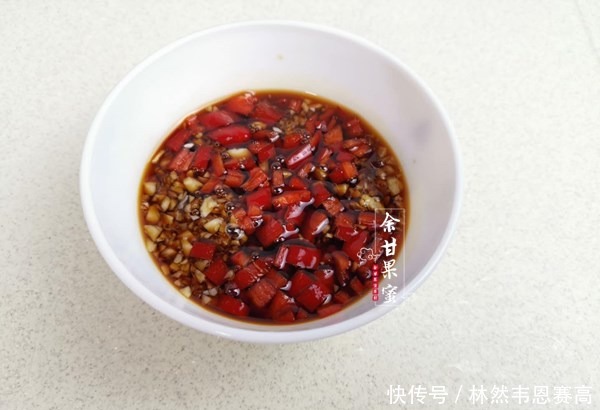 饭菜|一家三口的午餐,家常下饭菜简单味美,精细搭配家人都喜欢