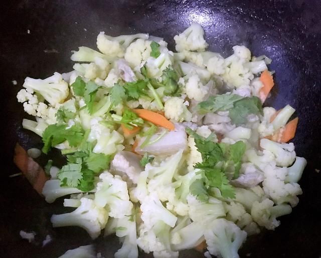 儿子|花菜就这样吃,夏天清淡还有营养,我儿子点名要吃的菜