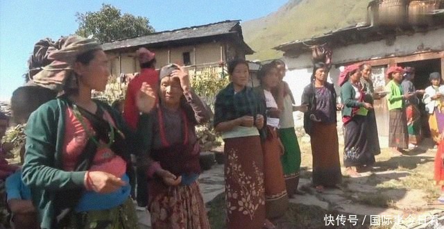 米饭|尼泊尔农村大型酒席,场面壮观,只吃一个菜咖喱羊肉配米饭