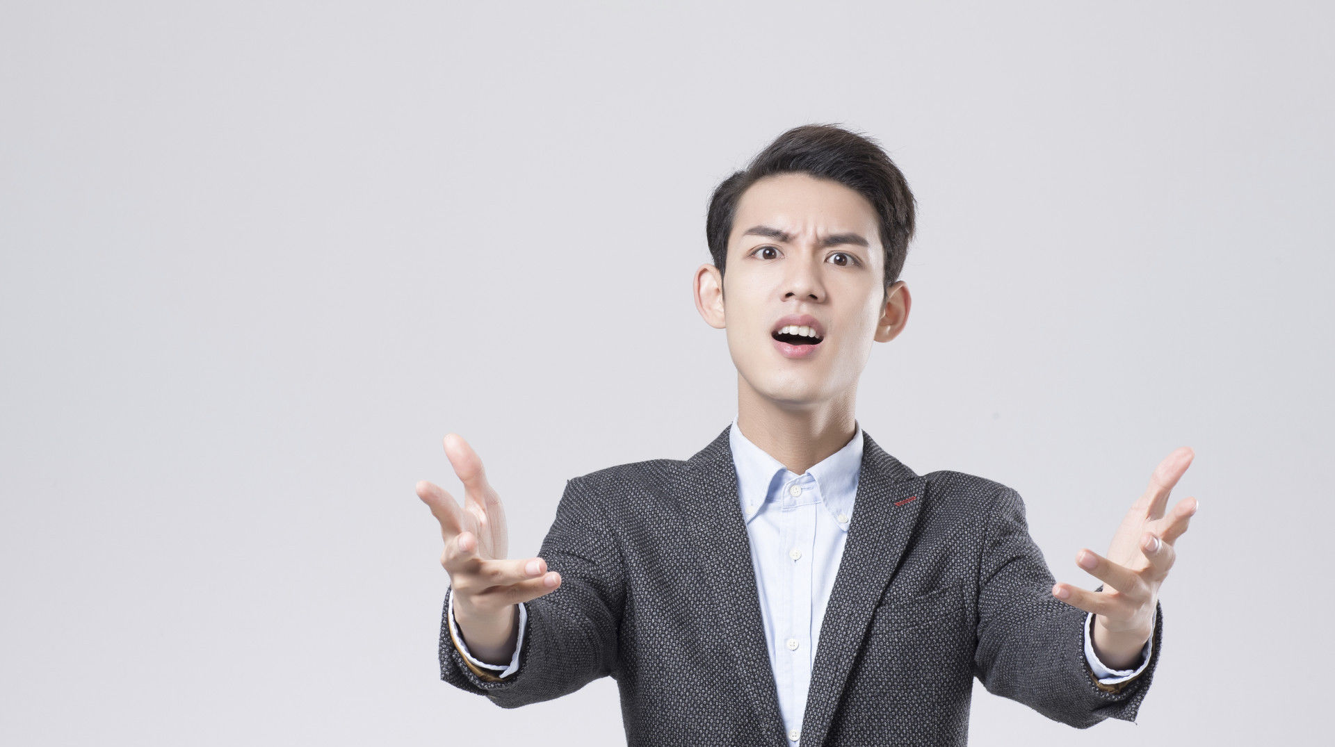 客户|“我要投诉你!”,面对暴怒的客户,如何用几句话安抚他的情绪?