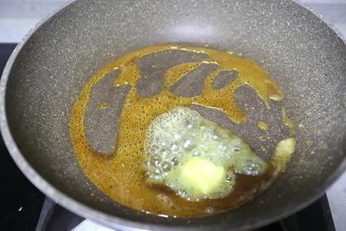  零食|自制焦糖爆米花，追剧听歌小零食，1把玉米豆爆出一大笼，焦脆脆