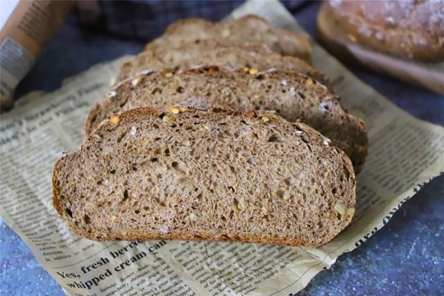  简单|简单2步，教你做无油无糖的乡村黑麦面包，营养低脂，好吃不长肉
