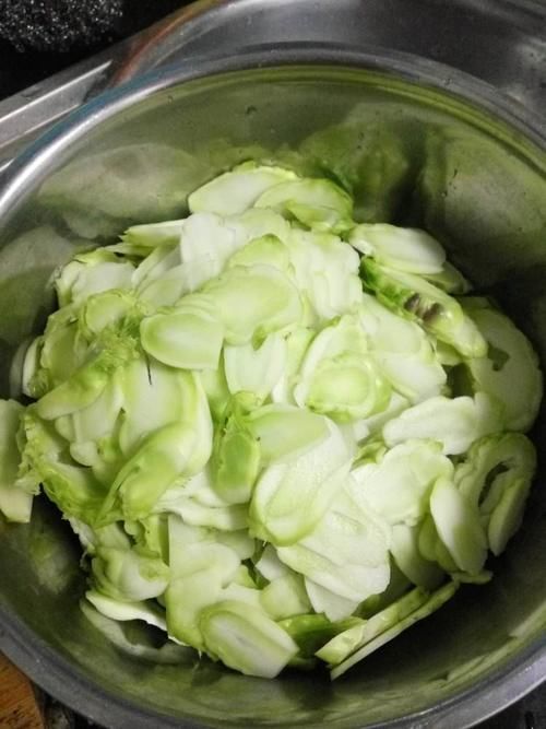 抱儿菜炒肉|这菜遇到必买10斤,每天炒一盘,百吃不腻,体重不过百,穿啥都美