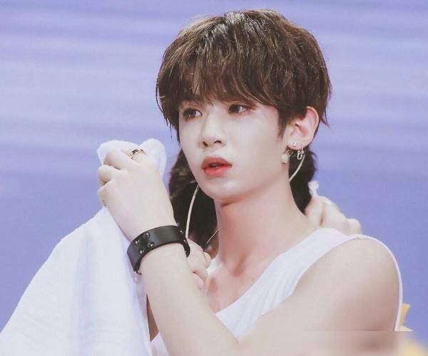  黄明昊|《快乐大本营》新人主持定黄明昊？先主持后拍戏，或成下个王一博