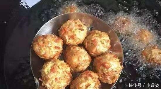 酥脆|炸丸子不酥脆?和面加料有1步最关键,炸出来丸子更香脆