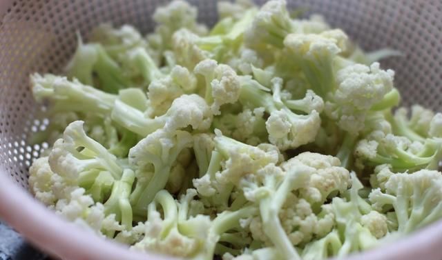  吃法|有机花菜的诱人吃法，简单两步制作，实在是太下饭了