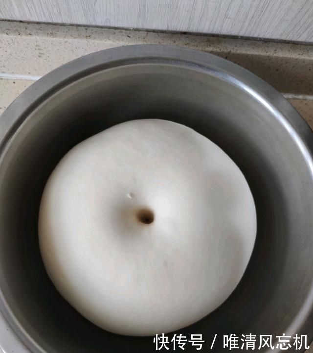  秒杀|「港式酥皮菠萝包」的做法+配方，外皮酥脆，内里松软，秒杀餐厅