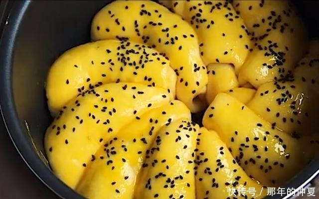 不用|5个鸡蛋加1碗面粉,不用蒸不用烙,简单一做,出锅小孩儿馋哭了