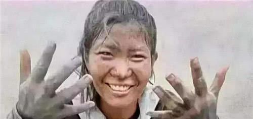 设有|卖惨成网红的“水泥妹”，现实住别墅潇洒自如，好的人设有多重要