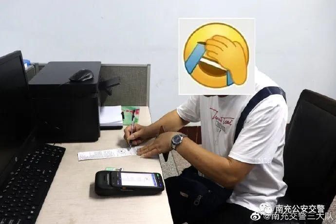  驾驶|举报：南充一公交车居然还可以这样右转？