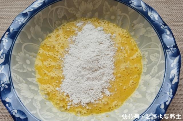  做法|这才是沙琪玛的传统做法，百吃不厌的小零食，色泽金黄，甜而不腻