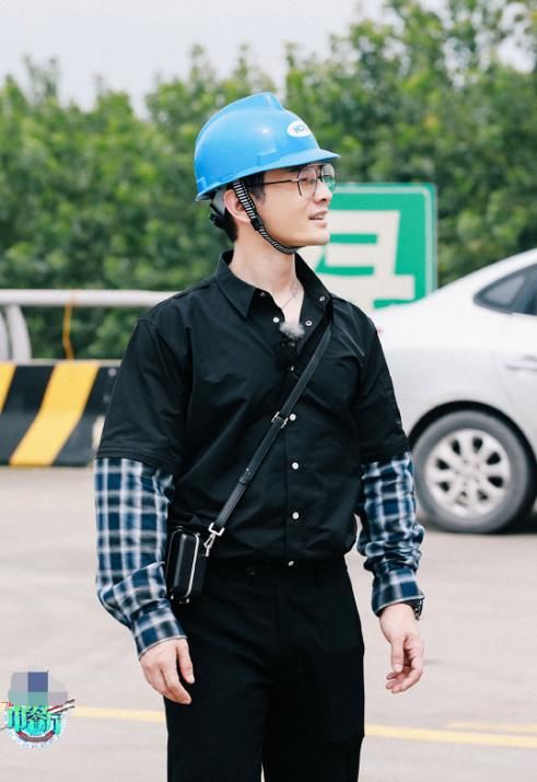  眼神|黄晓明自夸年轻，被赵丽颖一个眼神吓到心虚，霸道总裁地位不保