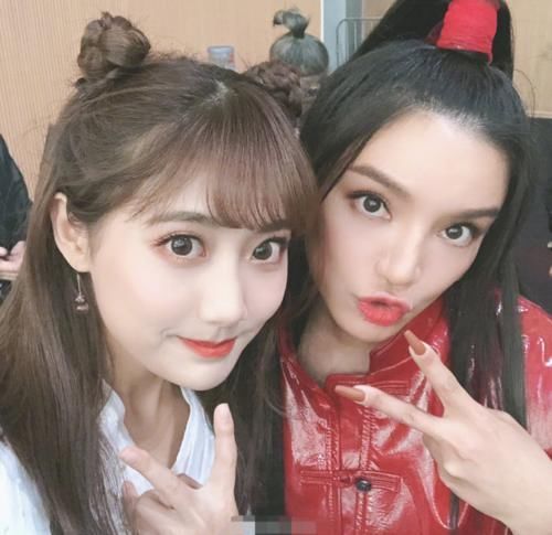 参加|双双退团后,李艺彤参加综艺再次聊起鞠婧祎,称她是自己一辈子达不到的目标