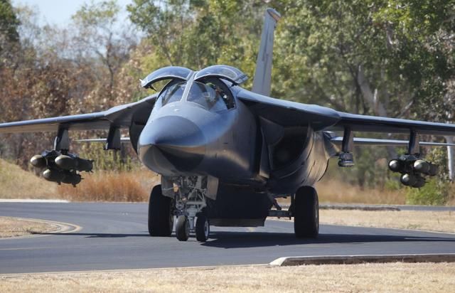  功率|歼20双座版十分必要：两个人换着开不累，多一个人还能指挥无人机