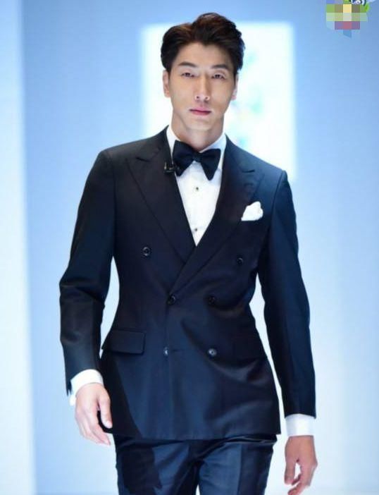  辍学|16岁辍学打工，被拉去救场却被导演看中，带去米兰成国内第一男模