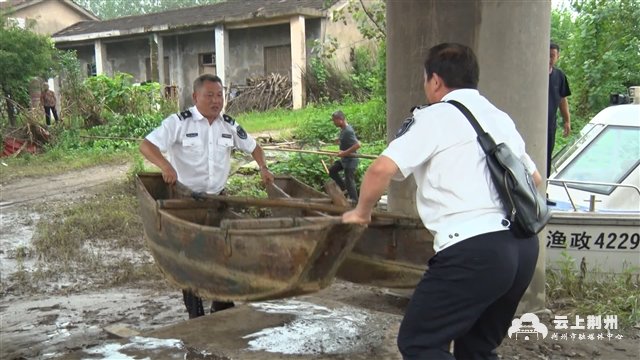  捕鱼|顶风作案非法捕鱼！石首重拳出击抓现行，作案船只被现场拆解