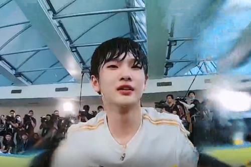 中途|《奔跑吧》唯一全程戴假发的嘉宾,中途不小心掉到水里,观众都看懵了