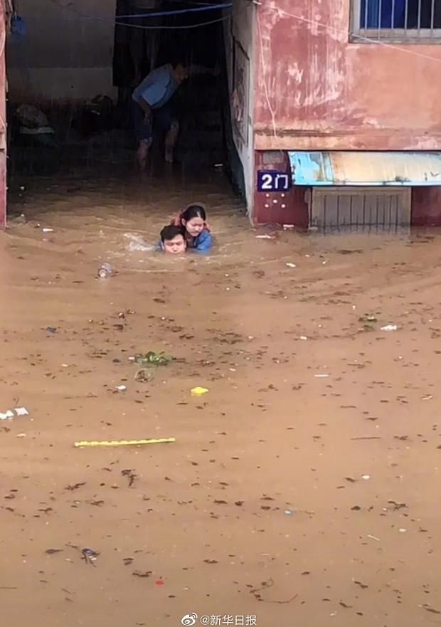 大哭|公交司机蓄意报复、痛失9000万男子大哭:总有一种爱温暖你