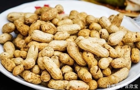 水煮花生|煮花生时,只会加盐就错了,记得多加3种调料,花生又香又入味