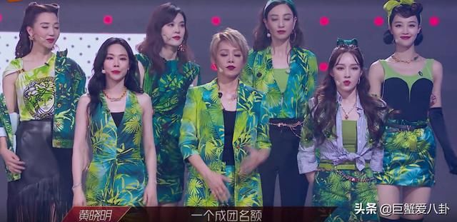  充当|吴昕担任总决赛主持，两组衣服引争议，宁静组充当绿叶配红花？