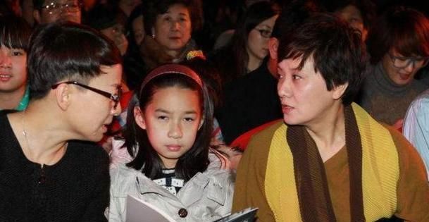 喜当|二婚嫁给张国立,被前妻要求30年不能要孩子,63岁喜当妈!