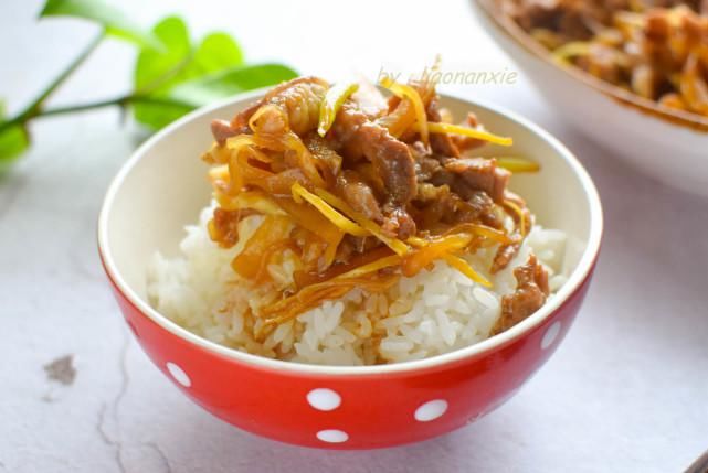  开胃|三伏天没食欲，试试这道菜，酸香开胃，比鱼香肉丝还抢手