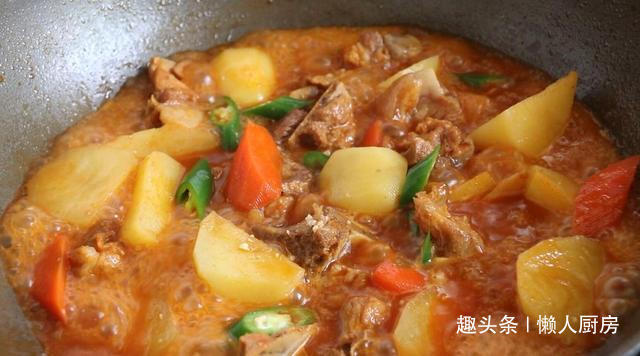  辣酱|想吃肉了，做了一道土豆炖排骨，配上韩式辣酱，太下饭了