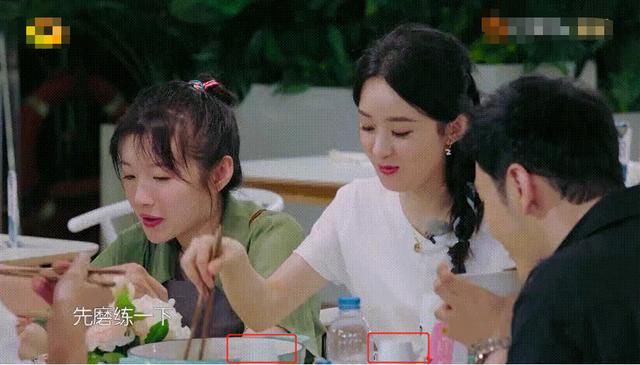  强硬|赵丽颖扒拉菜盘子被吐槽，强硬洗白惹网友逆反，黑历史惨被扒