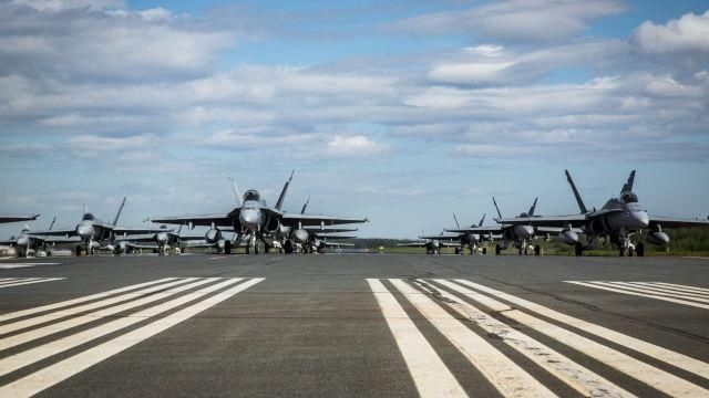  战机|无视“封海”警告，再度上门挑衅！大批战机飞越美舰队上空警告