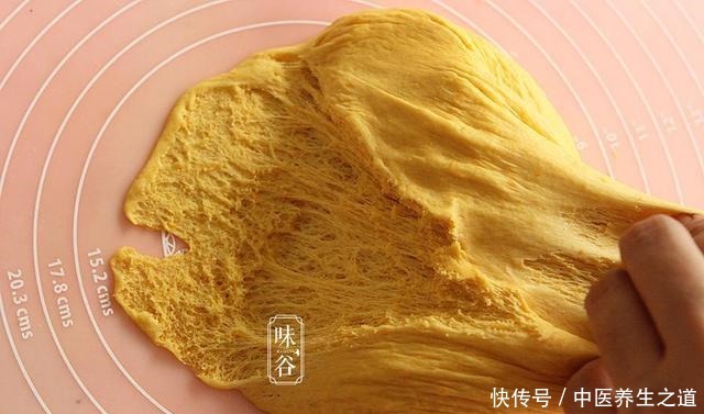 面粉|南瓜不煮粥,加点面粉做早餐,好看又营养,关键是孩子们都喜欢