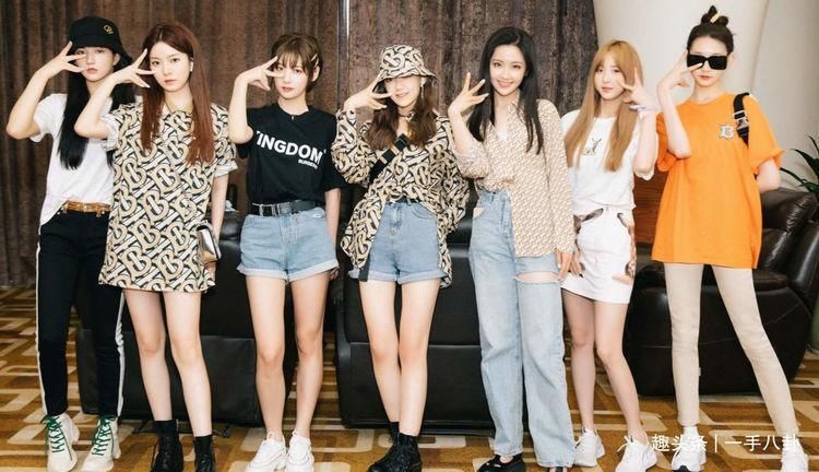  雪儿|你砸我？雷佳音被孔雪儿砸懵，脸上表情不对引粉丝不满：玩不起