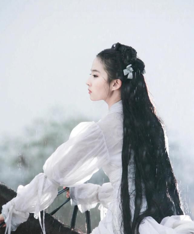 骑马|刘亦菲版小龙女“雨中骑马”为何被删?剧照曝光后,确实不能播