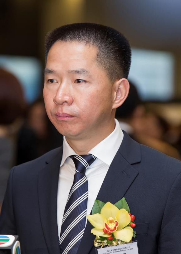  不多|巨亏21亿，关店4000多家，留给他的时间不多了