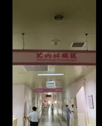  整整|82岁母亲和64岁女儿被困电梯，整整4天3夜！两人互喝尿液求生，事发时没带手机