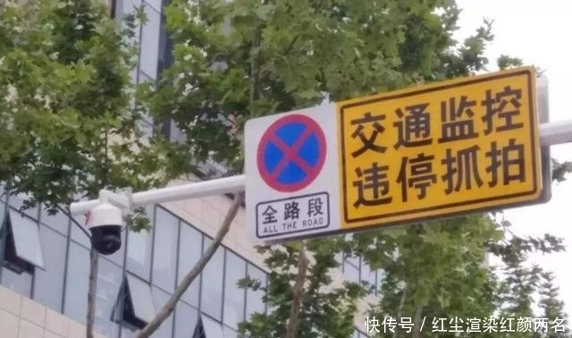 交警|保时捷车主用躺椅挡住车牌，交警指责，女子却说没文化怪我呀？