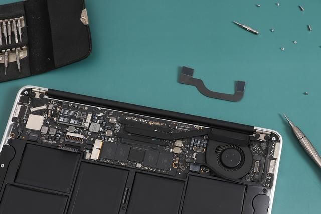 中国|告别MacBook小容量,网友:中国技术让库克泪流满面,这操作香