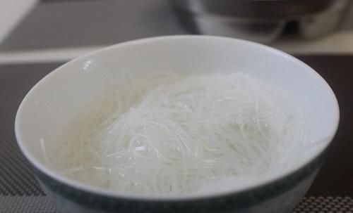  包菜|素菜好做吗？大叔教你粉丝包菜，香气扑鼻，爽脆可口，非常下饭！