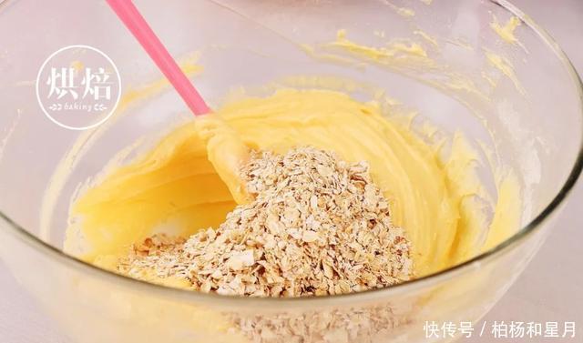  宝宝|爱吃玉米的宝宝都在收藏 无需打发 搅拌即烤的玉米酥粒蛋糕