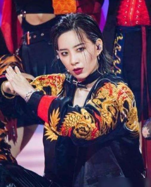  孟佳万|《乘风破浪的姐姐》排名：孟佳万茜争第1，张含韵第7，她被踢出局