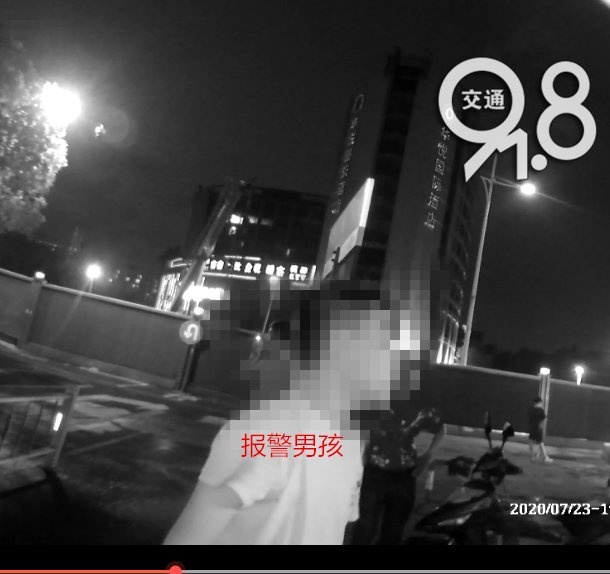  用爸爸|杭州一13岁男孩哭着报警：“求你们管管我爸...”