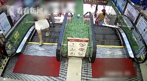 不料|男子乘电梯偷拍裙底 不料身后站着休班特警